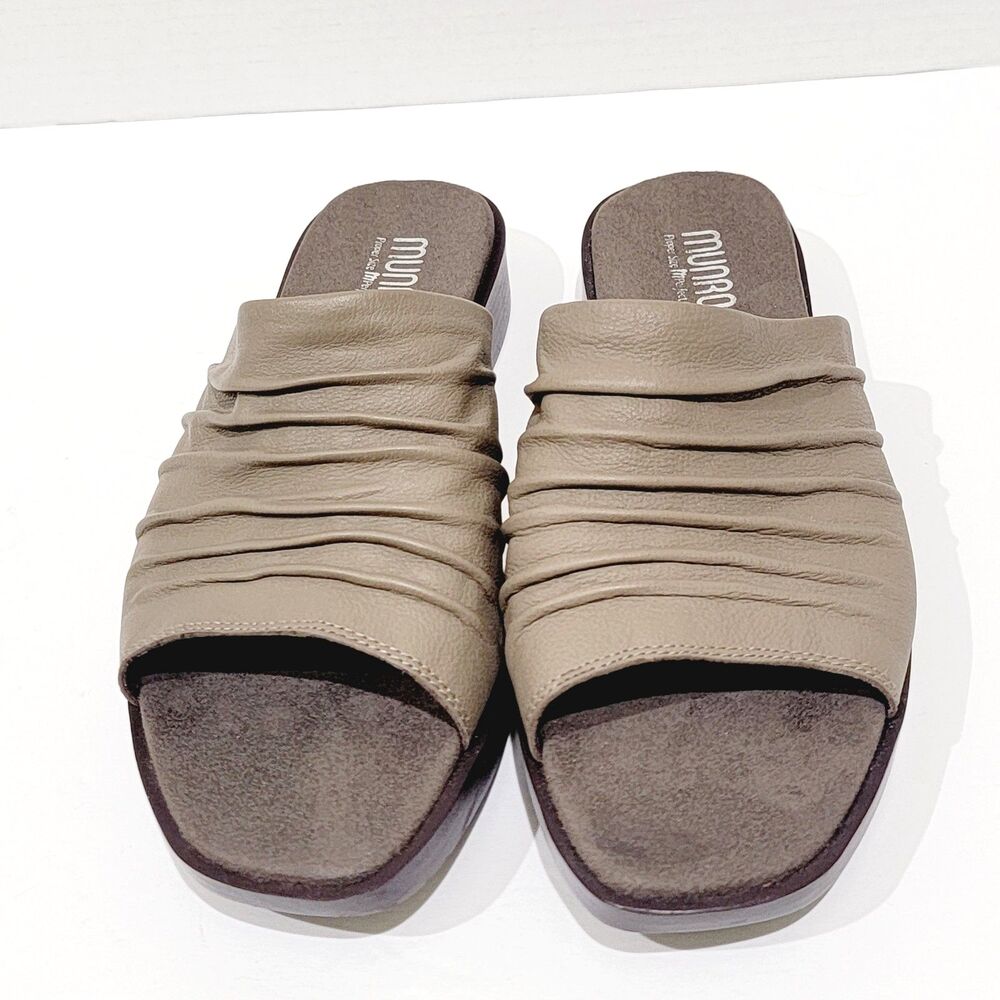 Munro Kala Khaki Tumbled Leather Sandals Women's Size 9.5 M Slip On Wedge Slides